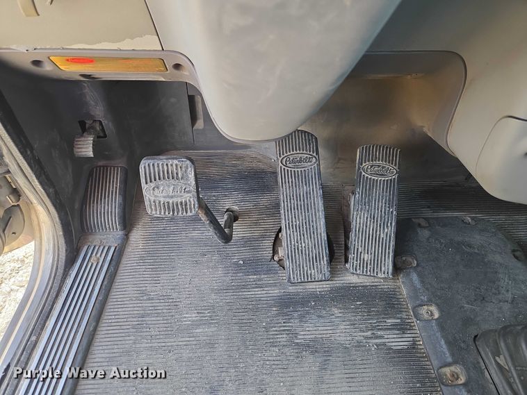 image for item ET1278 2007 Peterbilt 379 semi truck