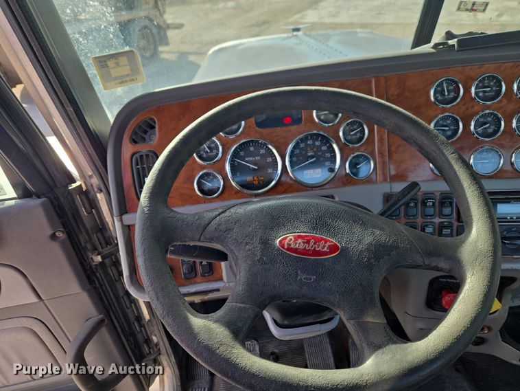 image for item ET1278 2007 Peterbilt 379 semi truck