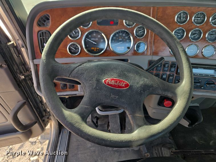 image for item ET1278 2007 Peterbilt 379 semi truck