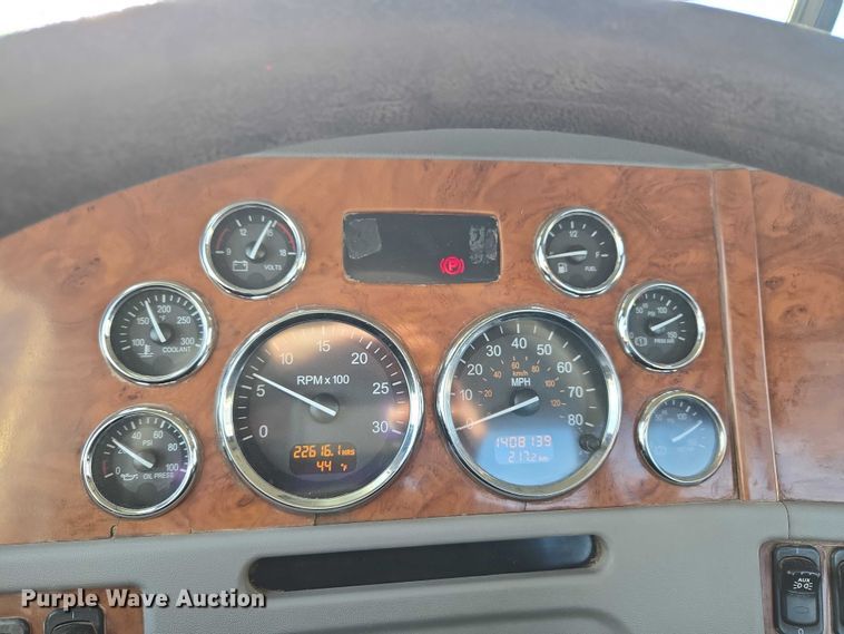 image for item ET1278 2007 Peterbilt 379 semi truck