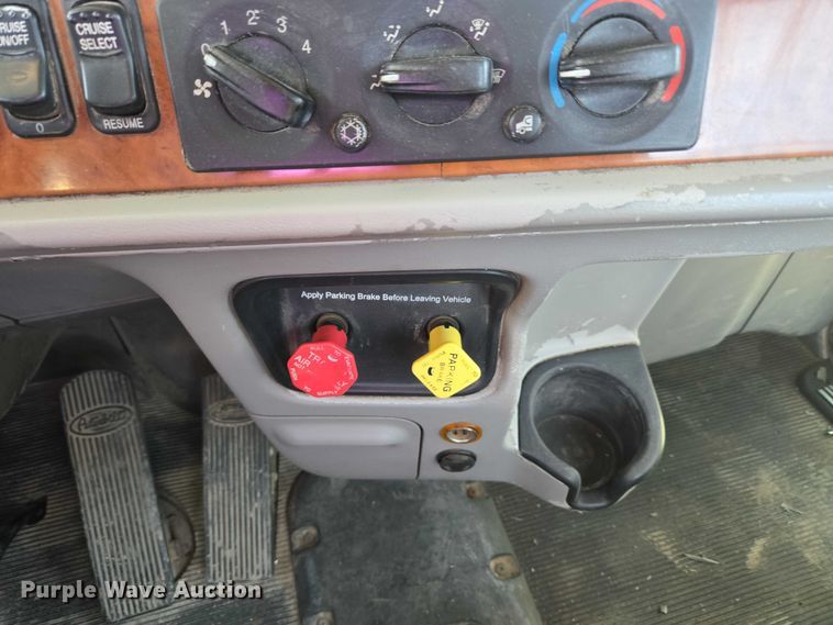 image for item ET1278 2007 Peterbilt 379 semi truck