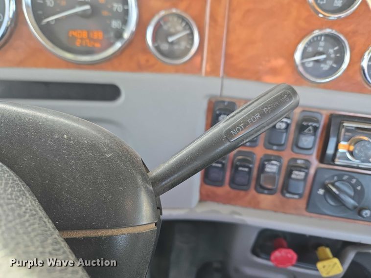 image for item ET1278 2007 Peterbilt 379 semi truck