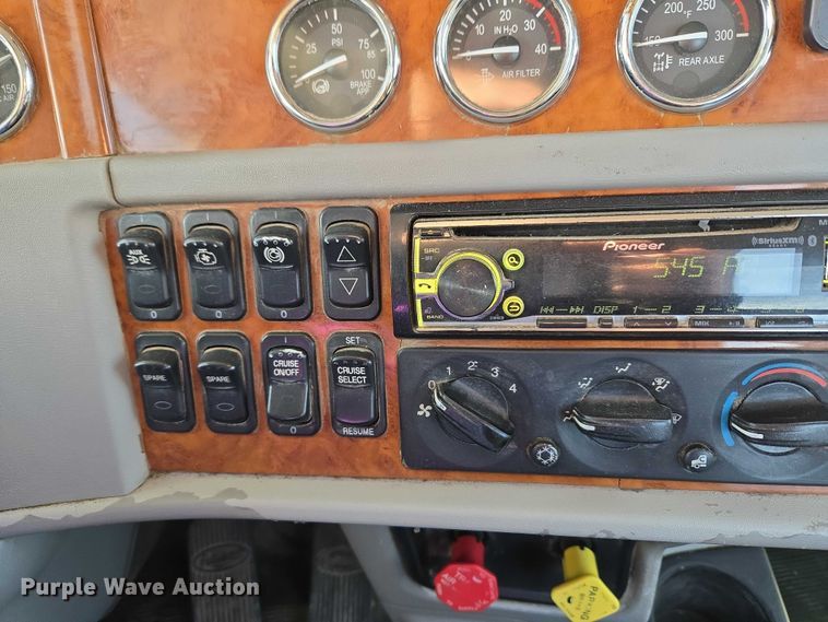 image for item ET1278 2007 Peterbilt 379 semi truck