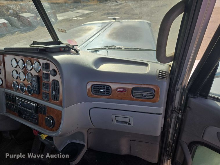 image for item ET1278 2007 Peterbilt 379 semi truck
