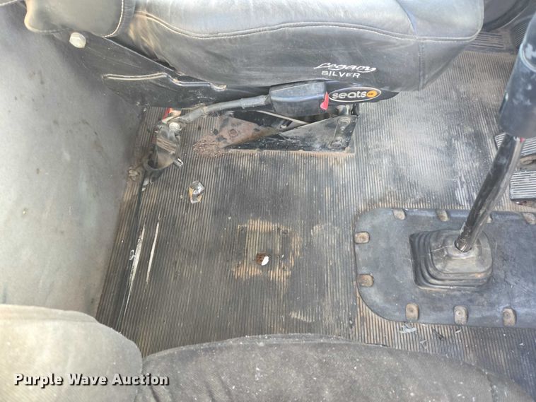 image for item ET1278 2007 Peterbilt 379 semi truck