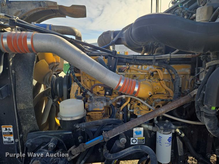 image for item ET1278 2007 Peterbilt 379 semi truck