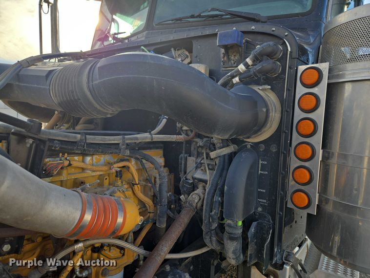 image for item ET1278 2007 Peterbilt 379 semi truck