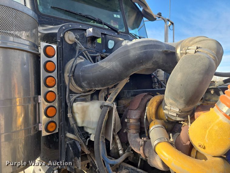 image for item ET1278 2007 Peterbilt 379 semi truck