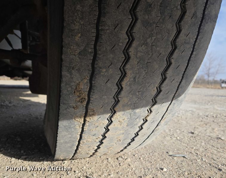 image for item ET1278 2007 Peterbilt 379 semi truck