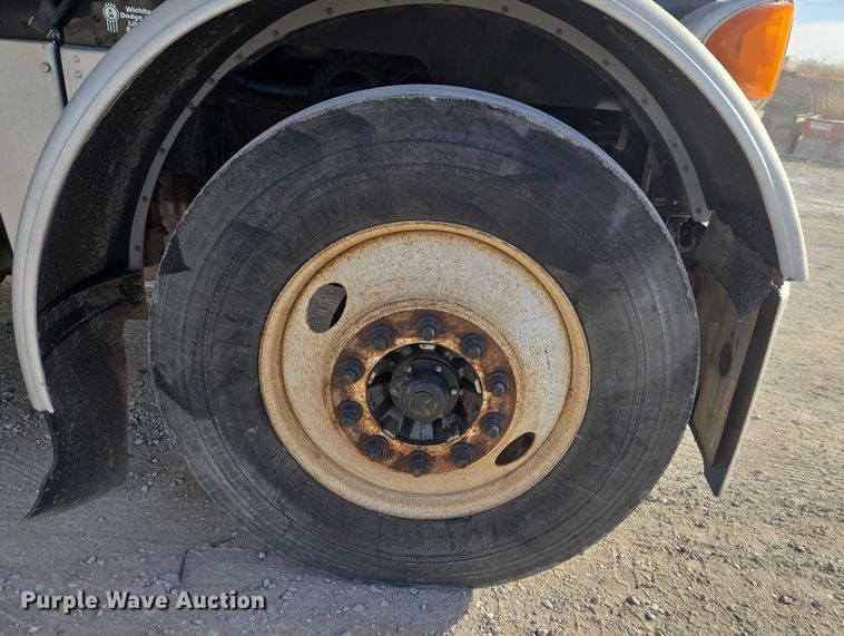 image for item ET1278 2007 Peterbilt 379 semi truck