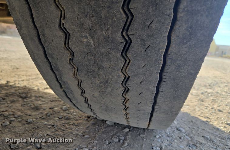 image for item ET1278 2007 Peterbilt 379 semi truck