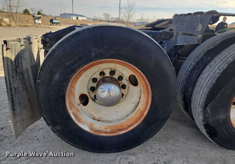 image for item ET1278 2007 Peterbilt 379 semi truck