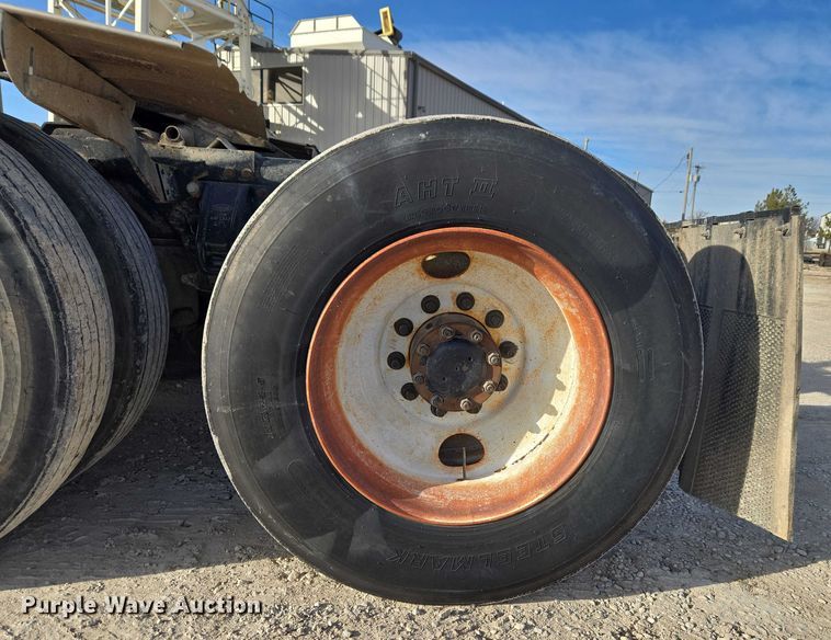 image for item ET1278 2007 Peterbilt 379 semi truck