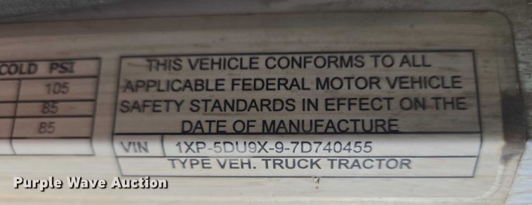 image for item ET1278 2007 Peterbilt 379 semi truck