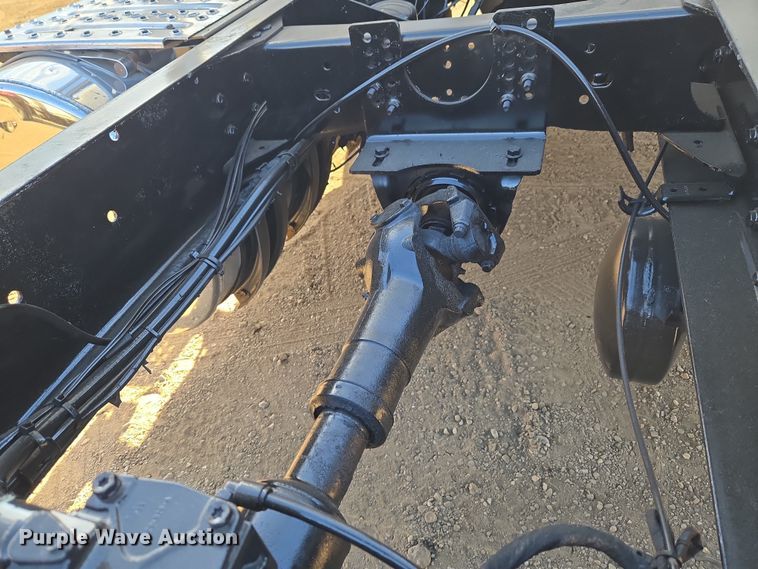 image for item ET1281 2011 Mack CHU semi truck