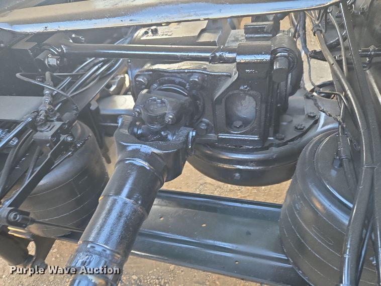 image for item ET1281 2011 Mack CHU semi truck