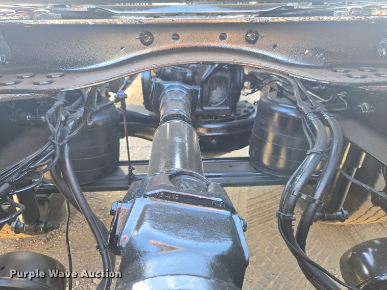 image for item ET1281 2011 Mack CHU semi truck