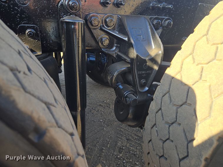 image for item ET1281 2011 Mack CHU semi truck