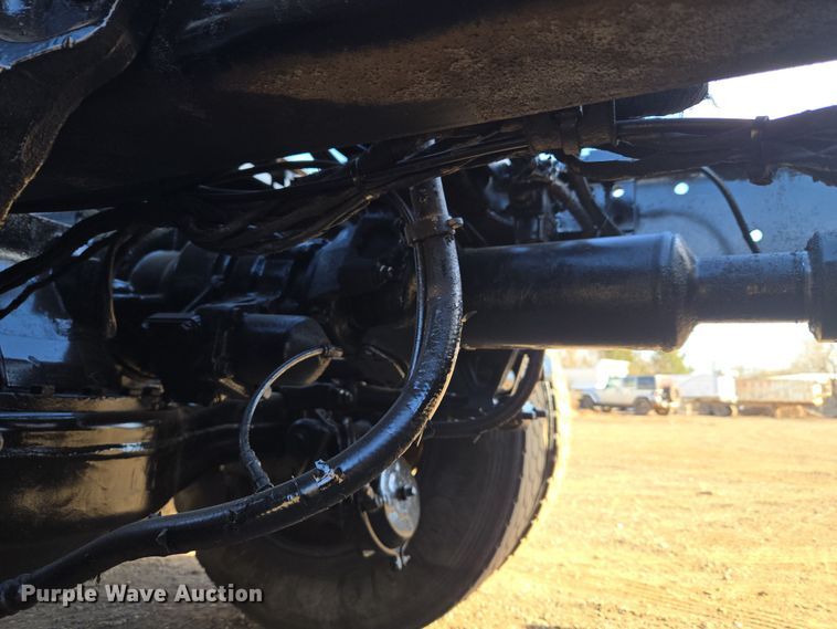 image for item ET1281 2011 Mack CHU semi truck