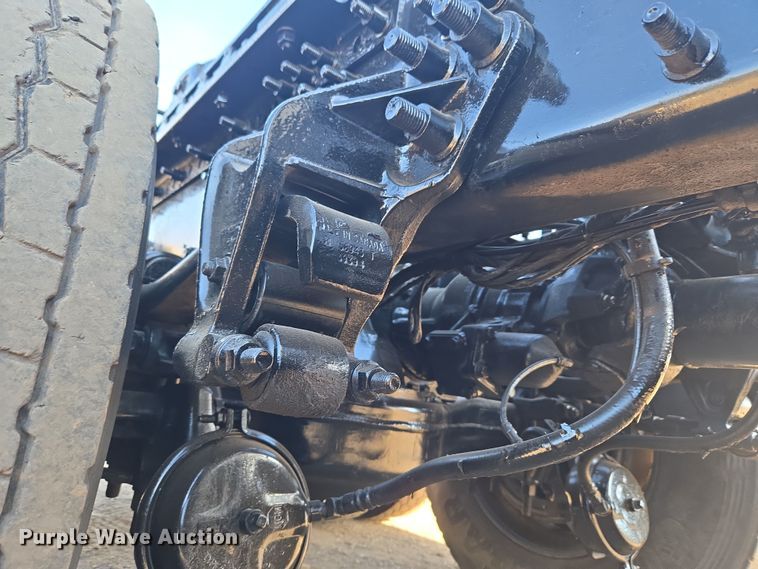 image for item ET1281 2011 Mack CHU semi truck