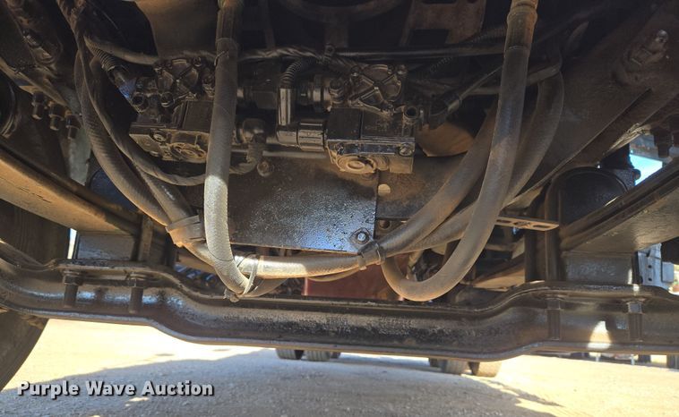 image for item ET1281 2011 Mack CHU semi truck