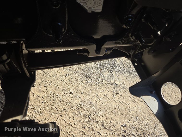 image for item ET1281 2011 Mack CHU semi truck