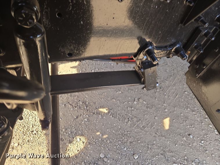 image for item ET1281 2011 Mack CHU semi truck