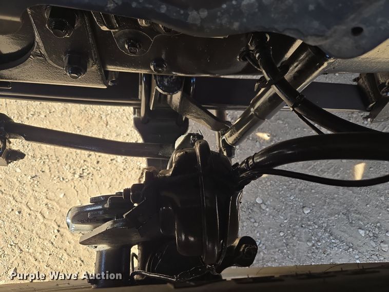 image for item ET1281 2011 Mack CHU semi truck