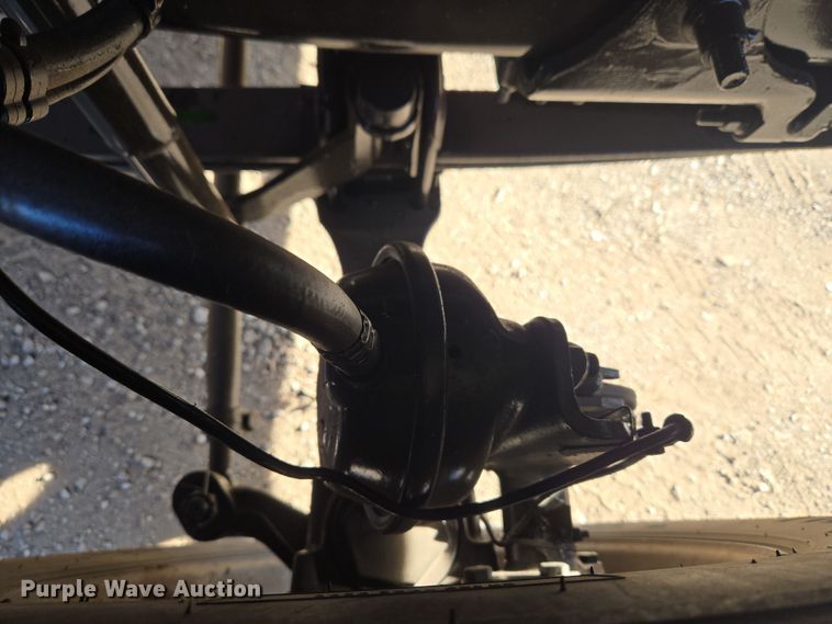 image for item ET1281 2011 Mack CHU semi truck