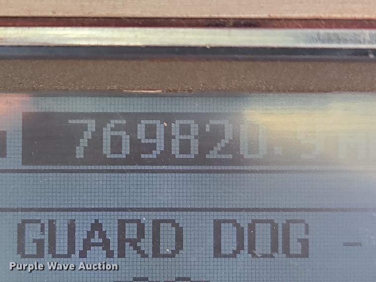 image for item ET1281 2011 Mack CHU semi truck