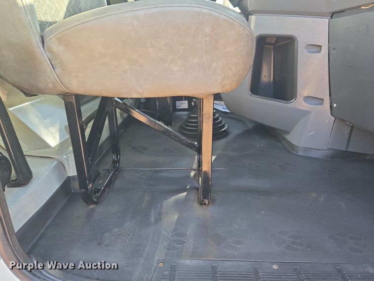 image for item ET1281 2011 Mack CHU semi truck