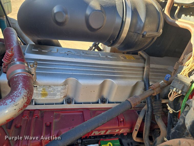 image for item ET1281 2011 Mack CHU semi truck