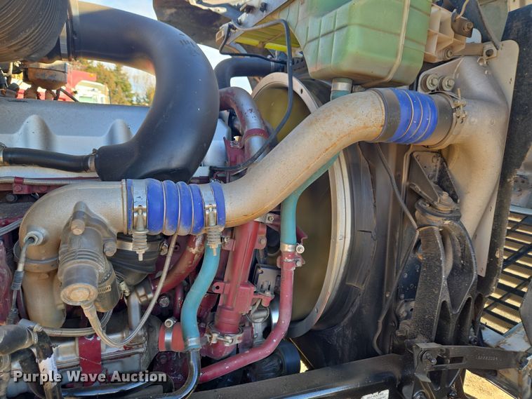 image for item ET1281 2011 Mack CHU semi truck