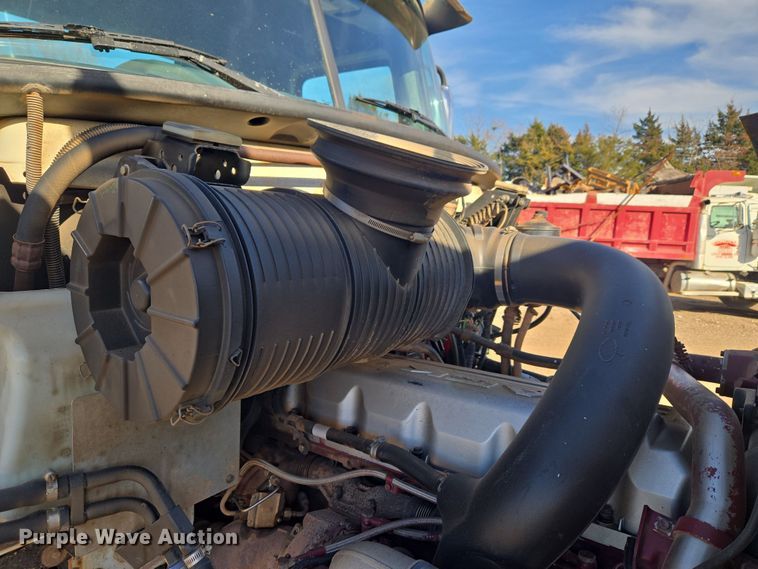 image for item ET1281 2011 Mack CHU semi truck