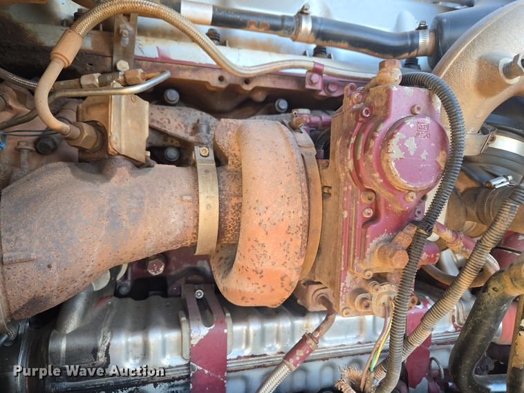 image for item ET1281 2011 Mack CHU semi truck