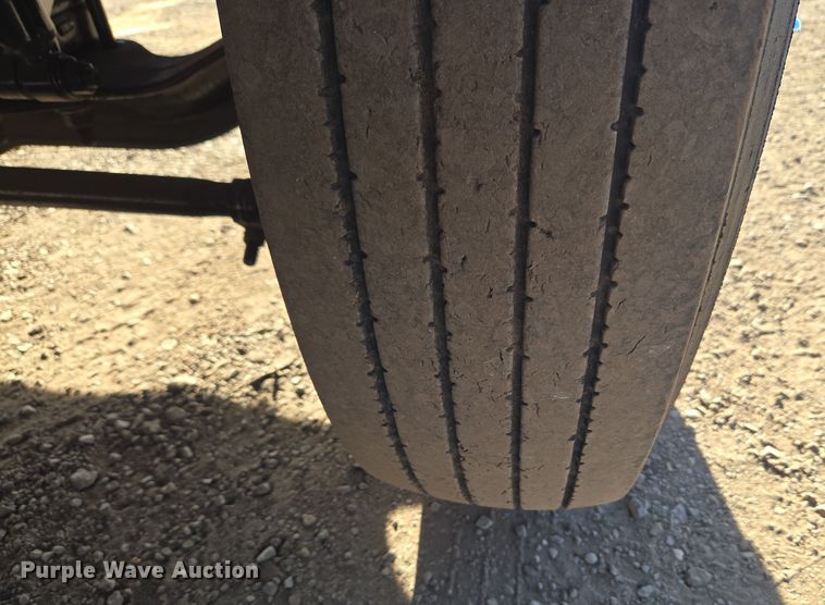 image for item ET1281 2011 Mack CHU semi truck