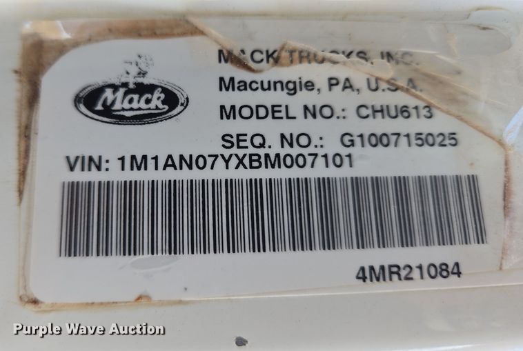 image for item ET1281 2011 Mack CHU semi truck