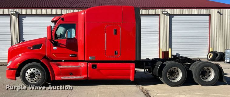 image for item ET6858 2013 Peterbilt 579 semi truck