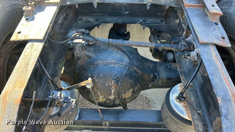 image for item ET6858 2013 Peterbilt 579 semi truck