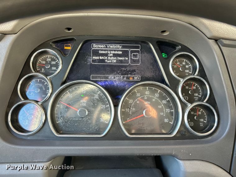 image for item ET6858 2013 Peterbilt 579 semi truck