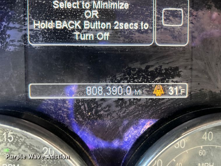 image for item ET6858 2013 Peterbilt 579 semi truck