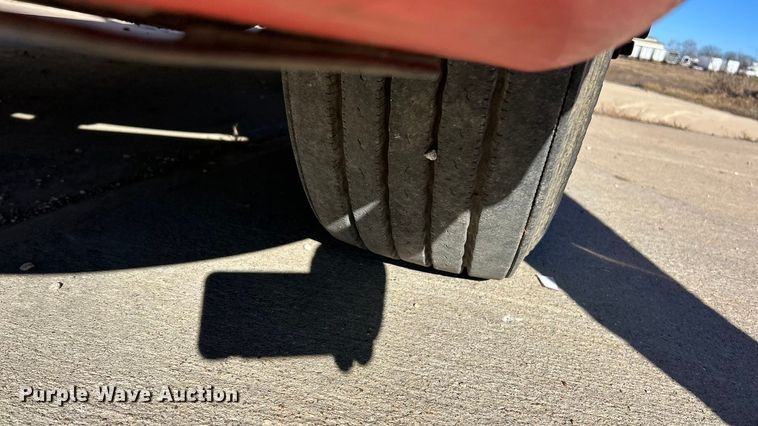 image for item ET6858 2013 Peterbilt 579 semi truck