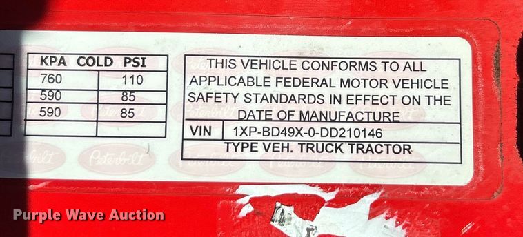 image for item ET6858 2013 Peterbilt 579 semi truck