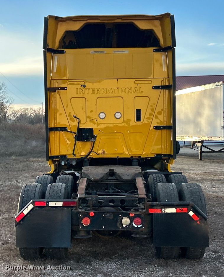 image for item ET6859 2015 International ProStar+122 semi truck