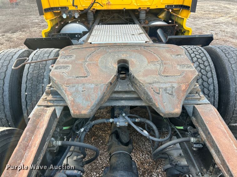 image for item ET6859 2015 International ProStar+122 semi truck