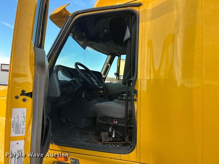 image for item ET6859 2015 International ProStar+122 semi truck