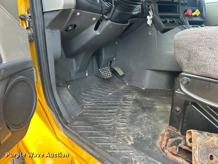 image for item ET6859 2015 International ProStar+122 semi truck