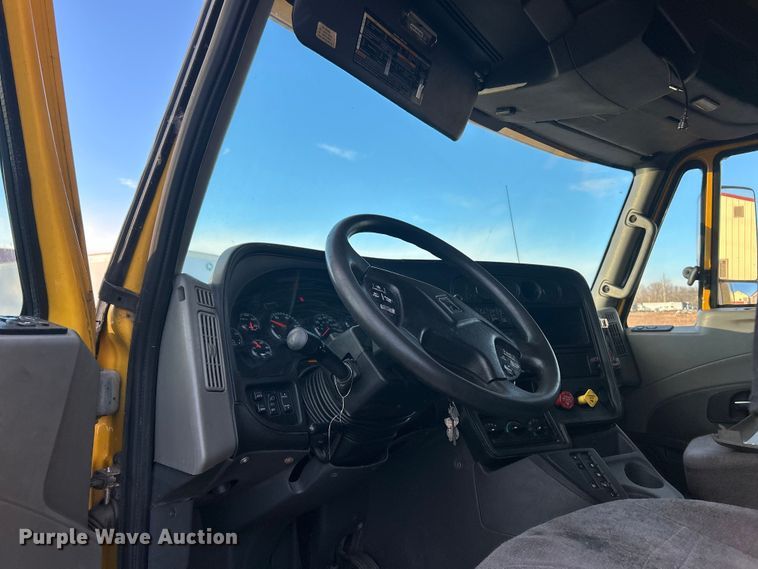 image for item ET6859 2015 International ProStar+122 semi truck