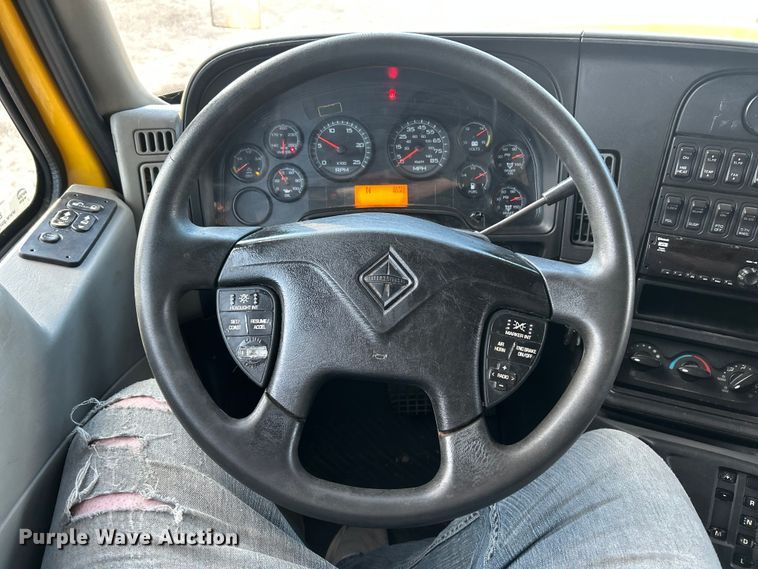 image for item ET6859 2015 International ProStar+122 semi truck