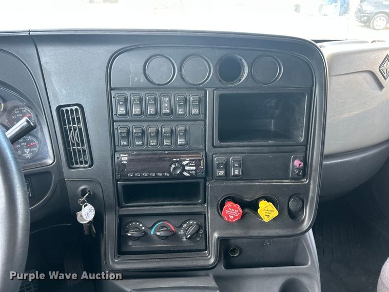 image for item ET6859 2015 International ProStar+122 semi truck